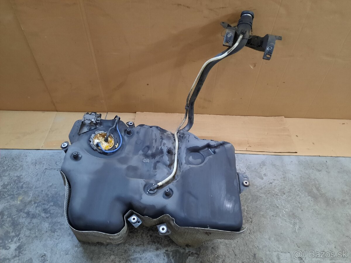 nádrž, čerpadlo, plavák Passat B8 - TDI - 2