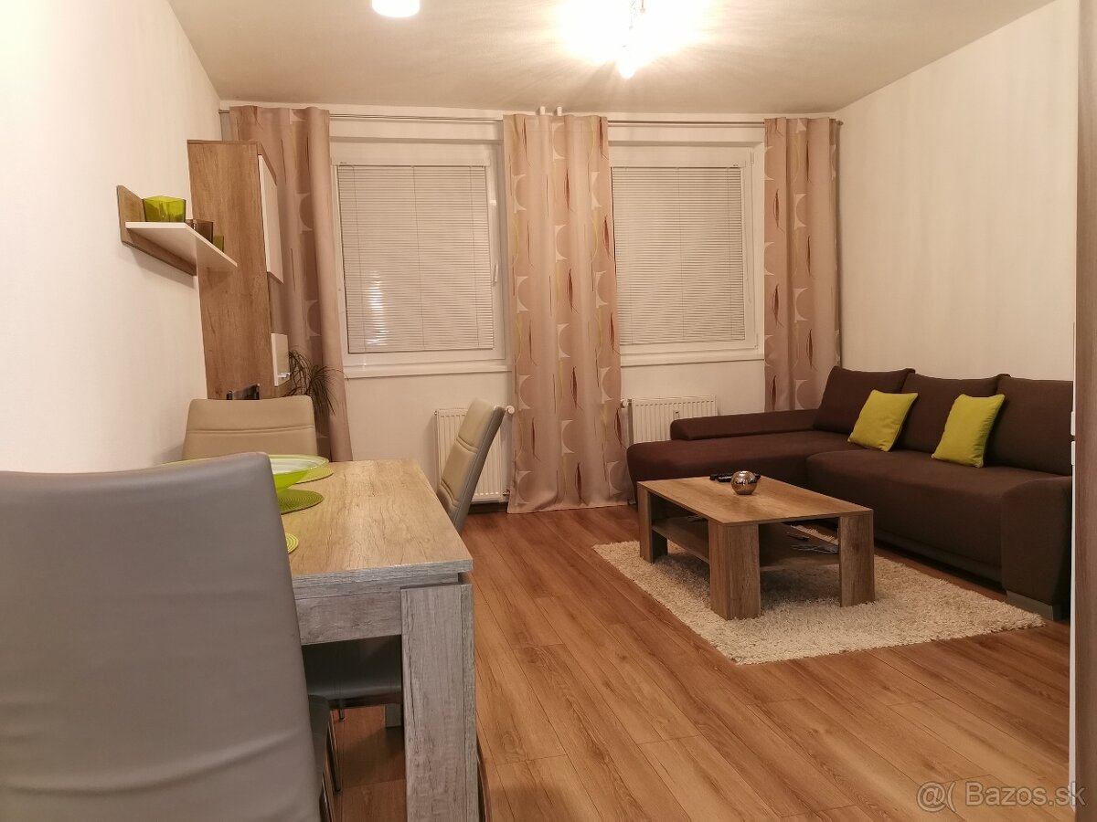 Prenájom 3 izbový byt Levice - 2