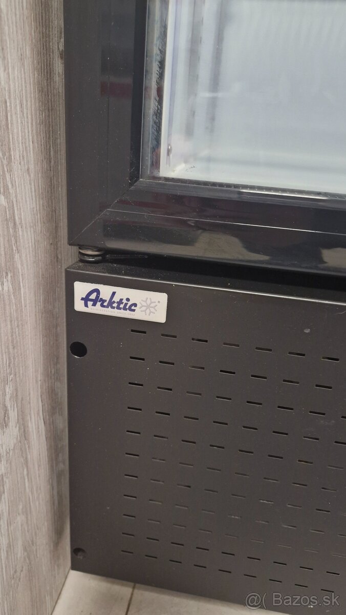 Mám na predaj vitrinu, barovu chladničku - 2