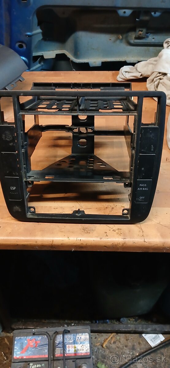 Predam rámik okolo rádia - 2