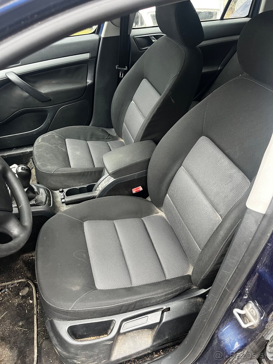 Predám sedačky octavia 2 combi - 2