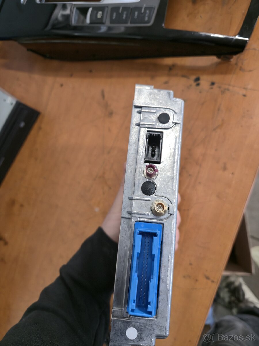 Modul Riadiaca jednotka telefónu AUDI 4E0862333C
- 2