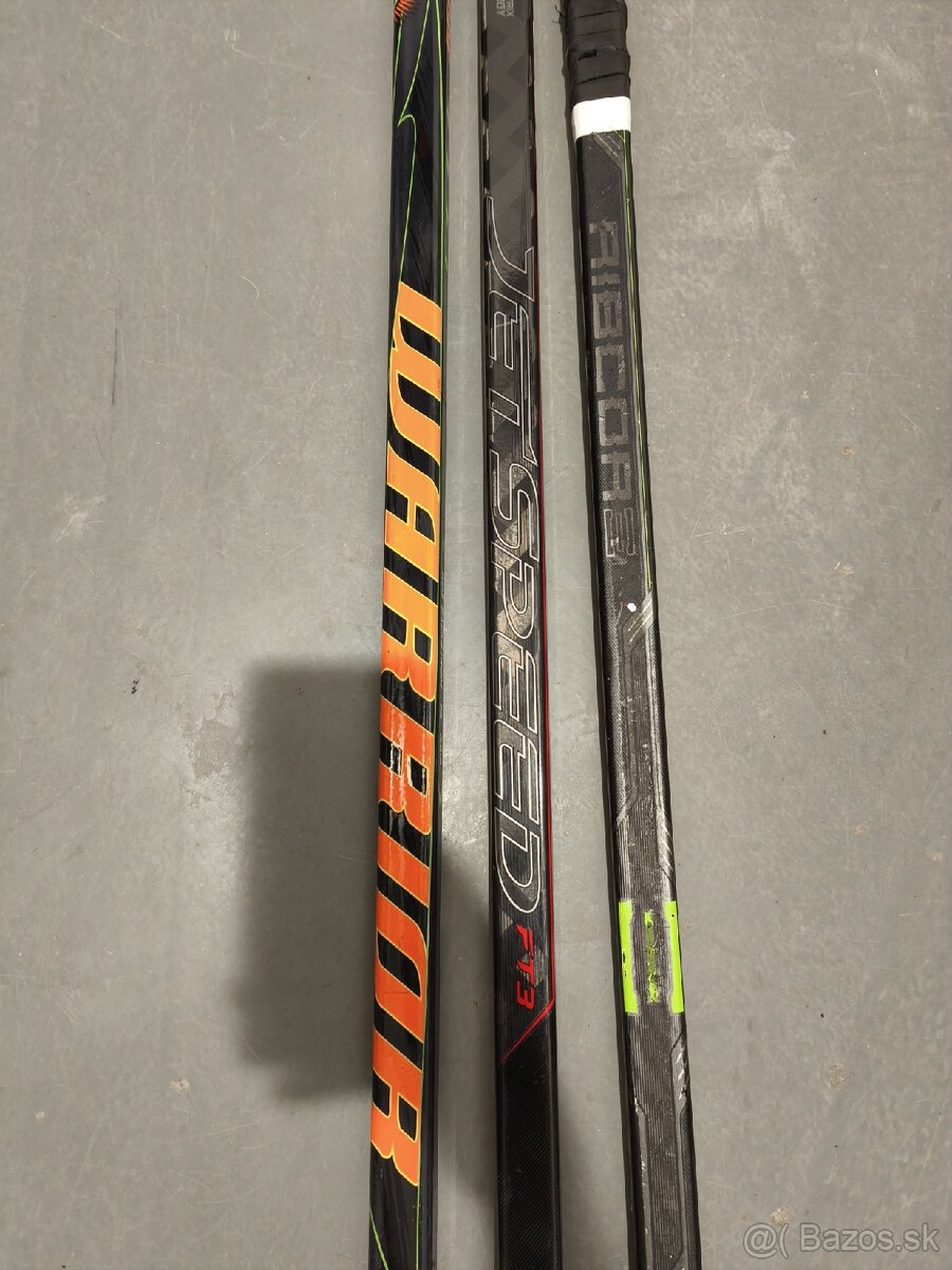 Hrane hokejky pravacky v dobrom stave / CCM, Warrior - 2