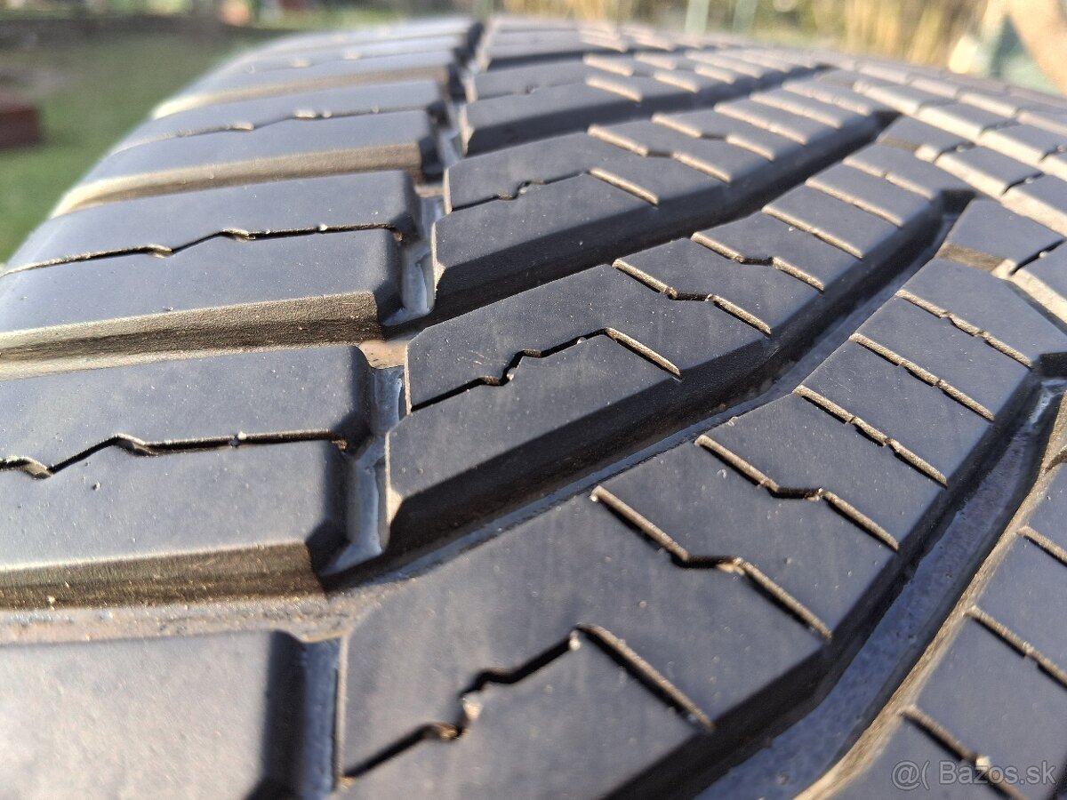 245/45 r19 celorocné pneu - 2