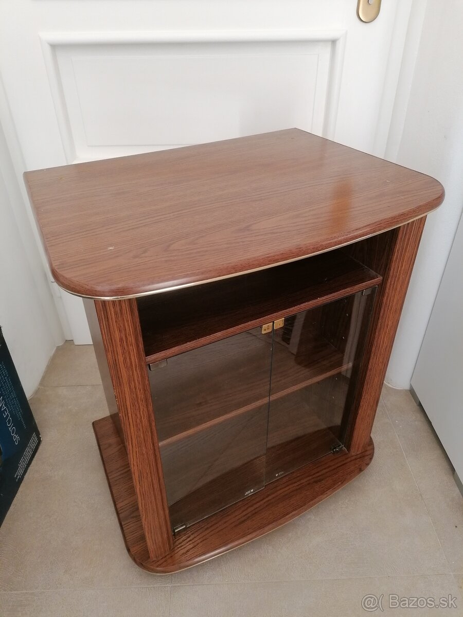 Skrinka pod TV - 2