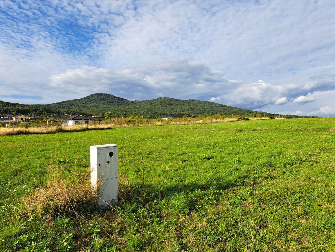 Pozemok 673 m2 v Štitároch s výhľadom na Zobor i Žibricu - 2