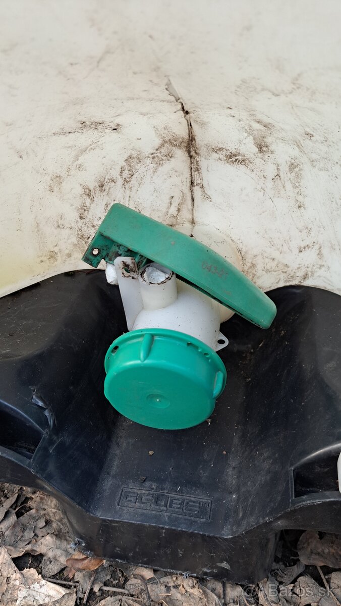 Predám IBC kontajner - zlomený ventil - 2