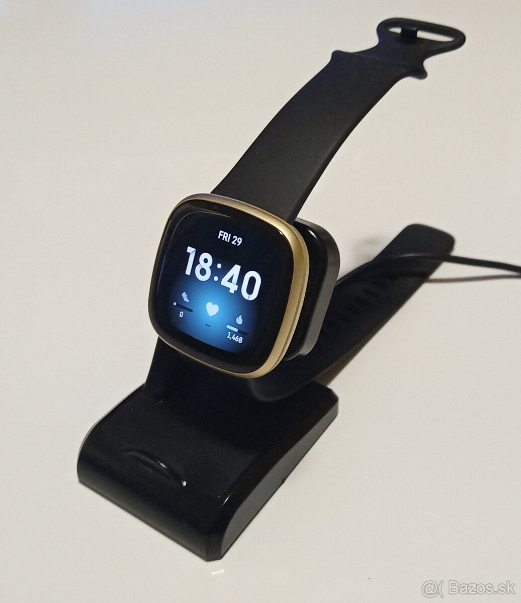 Smarthodinky Fitbit Versa 3 - znížená cena - 2