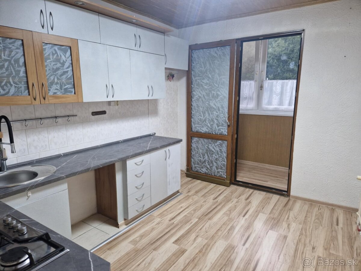 Hľadáte byt pre väčšiu rodinku, ponúkam 4 izbový byt - 2