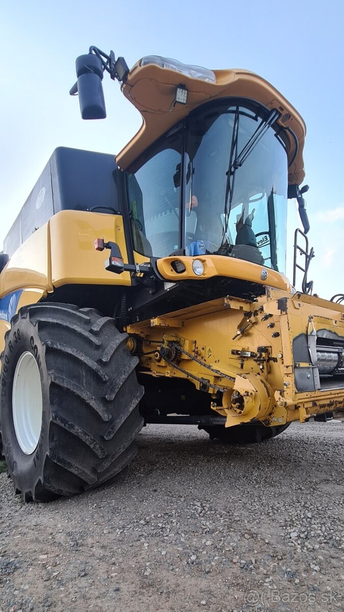Kombajn New Holland CR 9080 - 2
