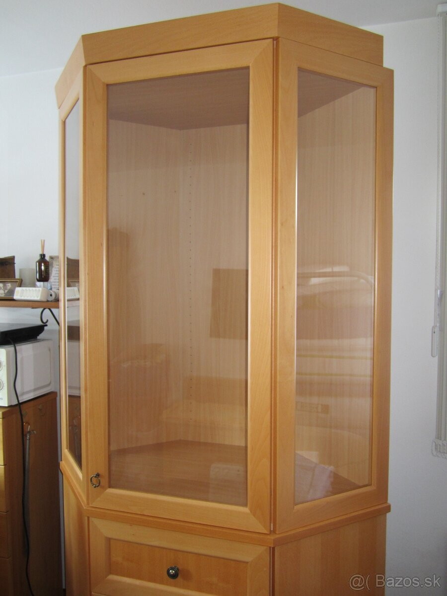 Rohová vitrína - 2