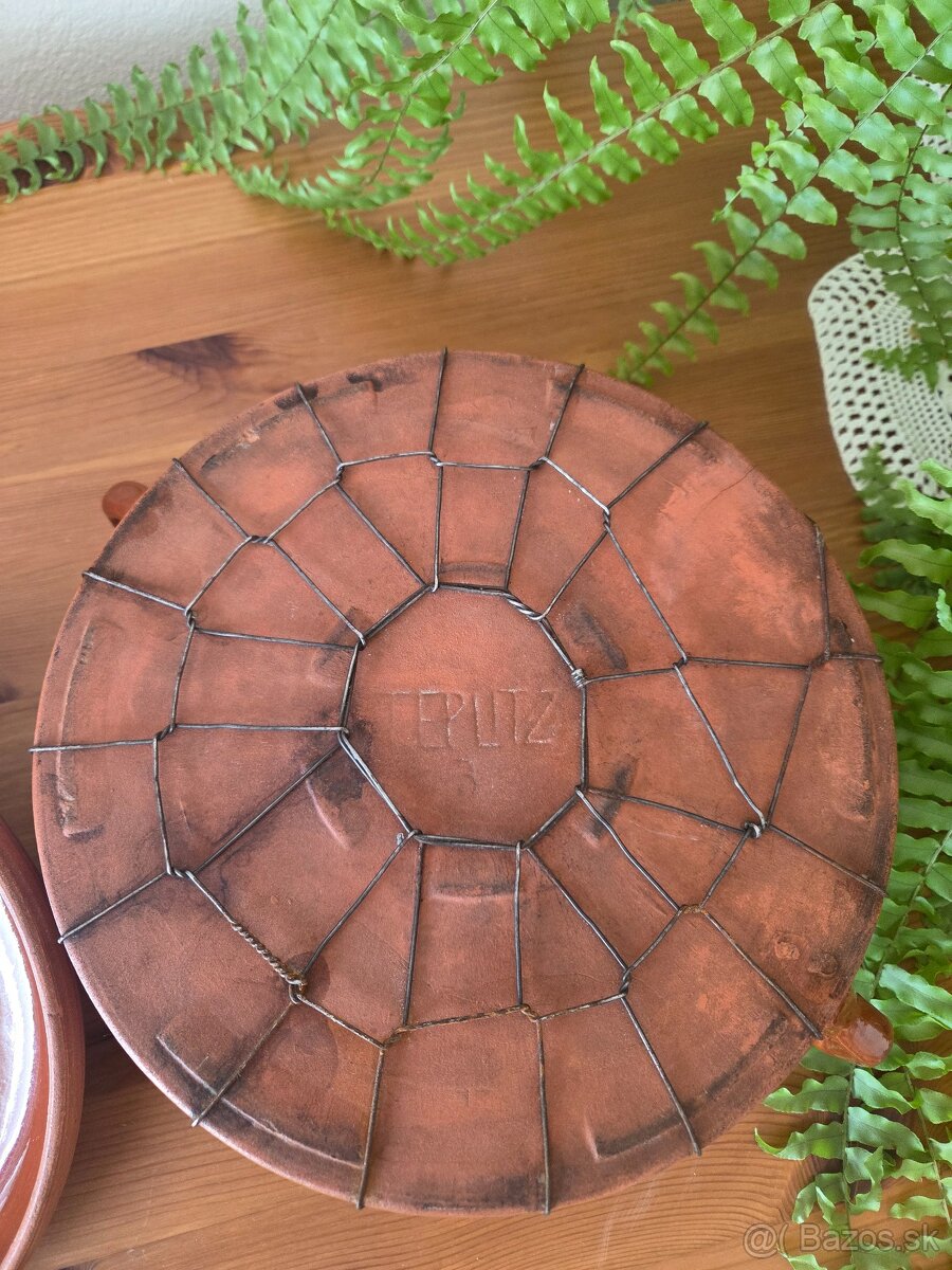 Starožitná hlinená nádoba - 2