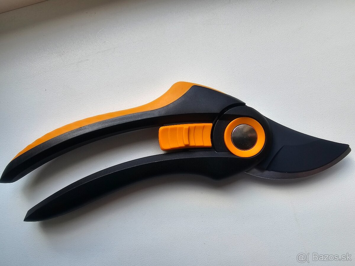 Nožnice fiskars. - 2