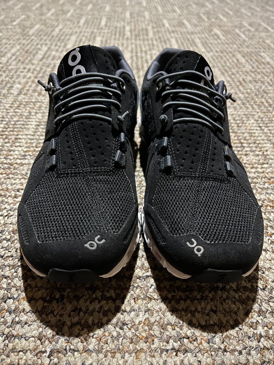 On Running, model Cloud, velikost 37,5 černobílé - 2