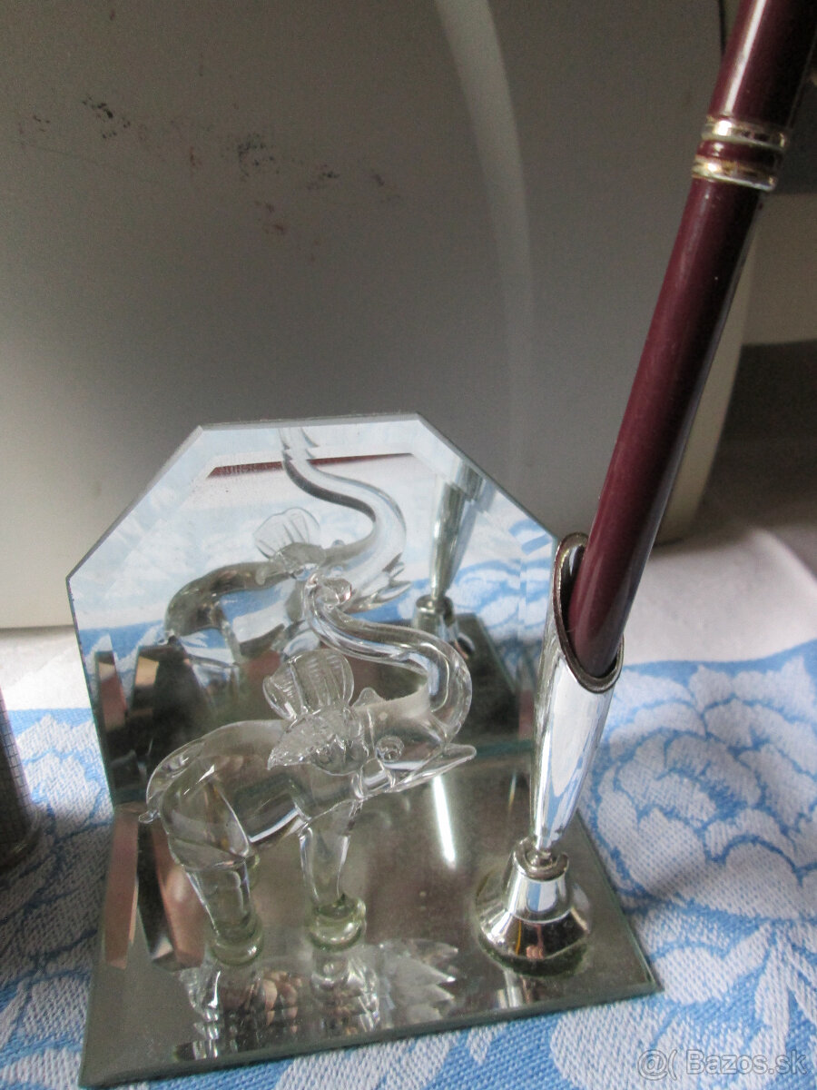 ploskačka, stojan na pero - obidva nové - 2