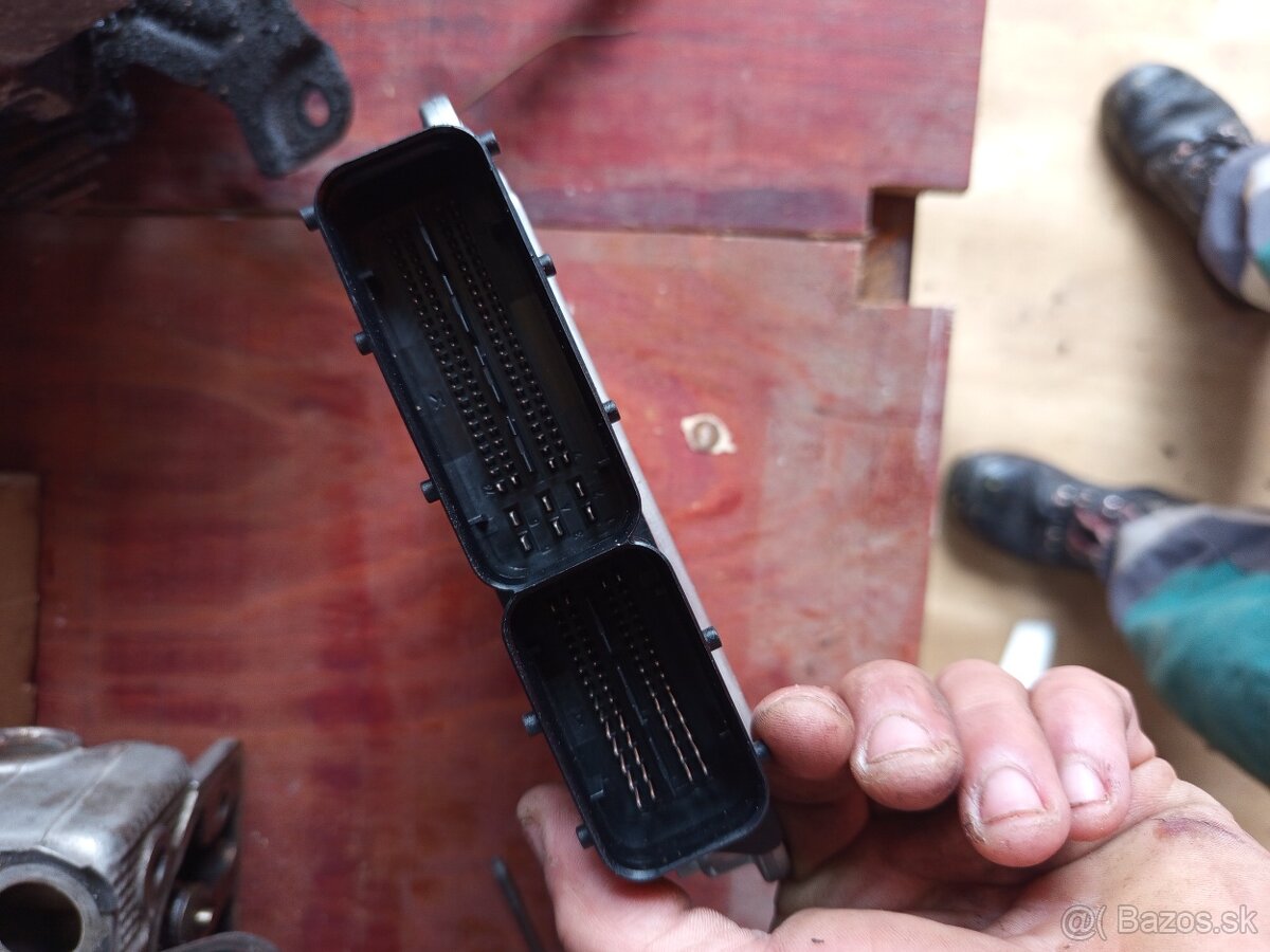 Motorová radiaca jednotka Audi A4B7 2.0 103kw - 2