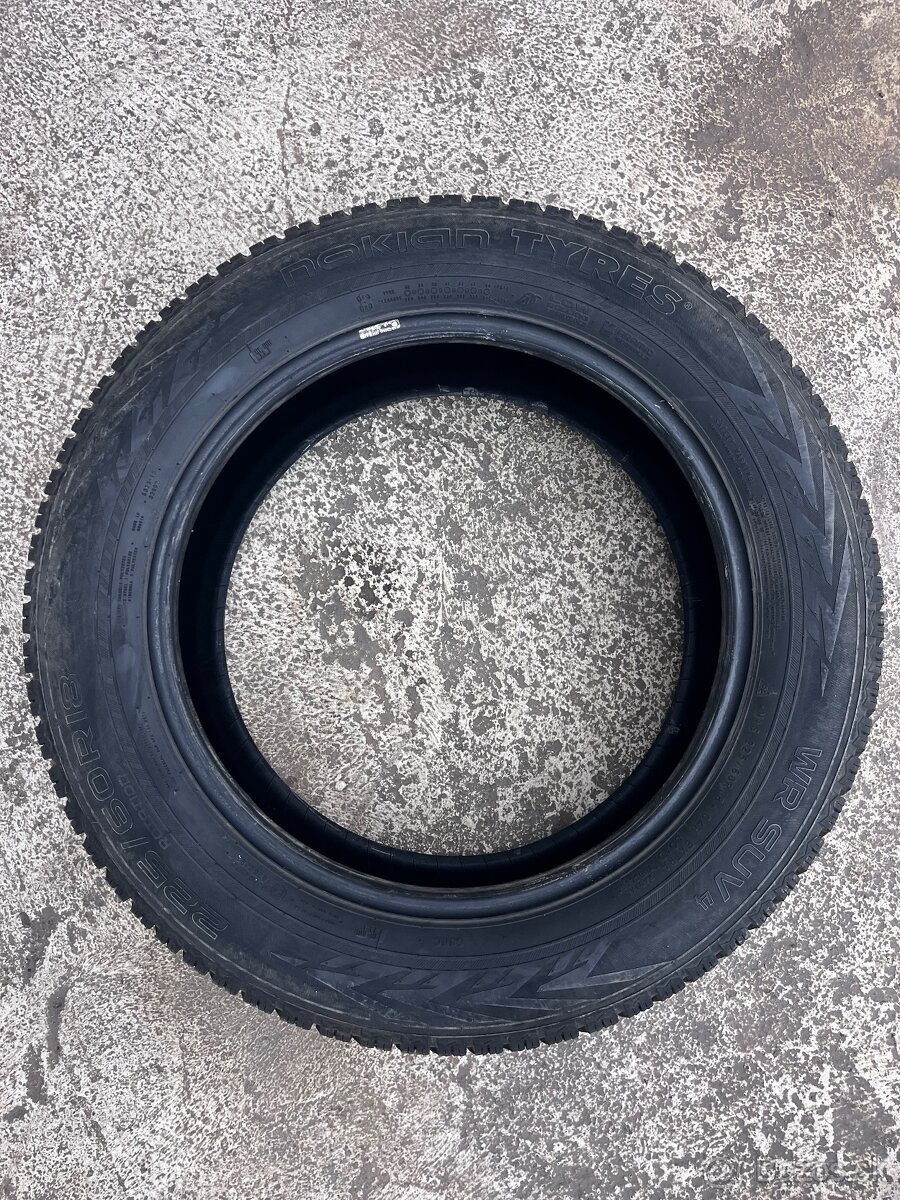 Nokian 225/60 R18 - 2