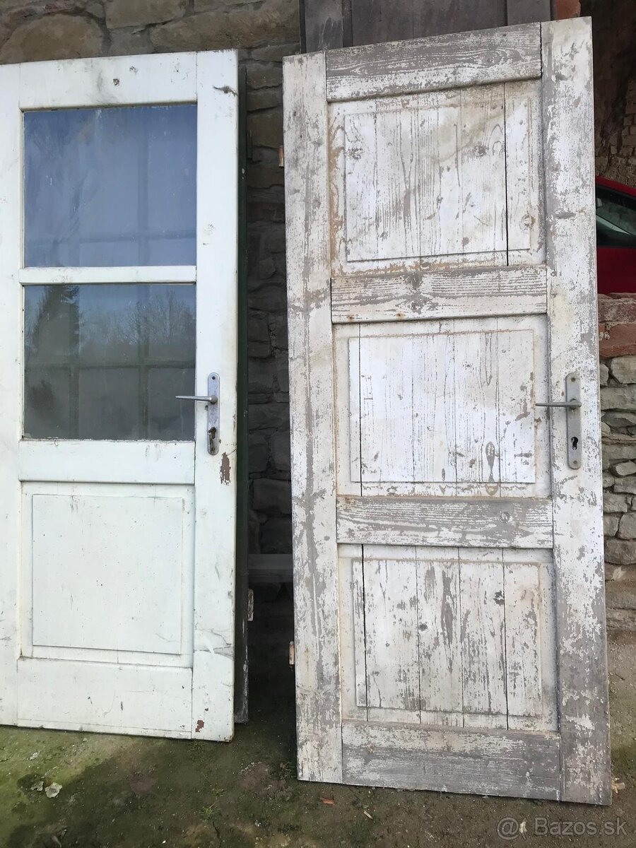 Rôzne staré historické drevené dvere - 2