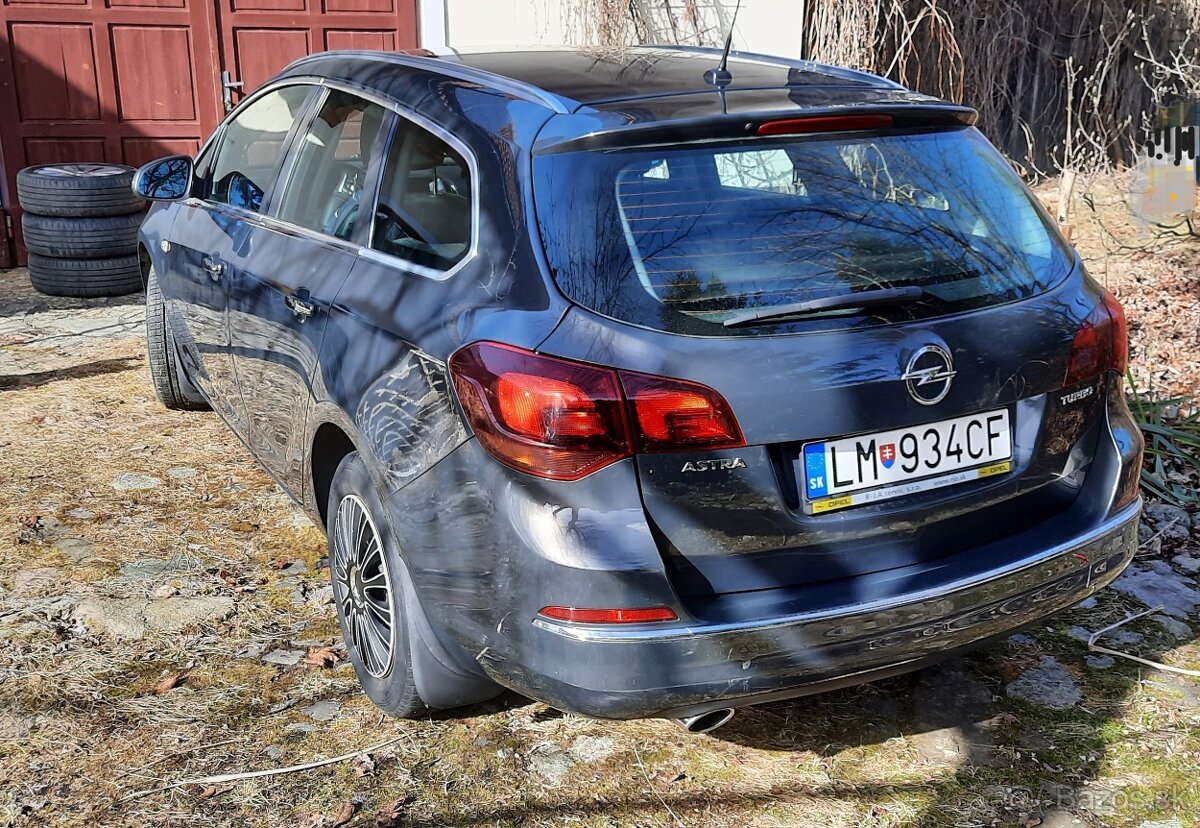 Opel Astra SportsTourer Cosmo - 2