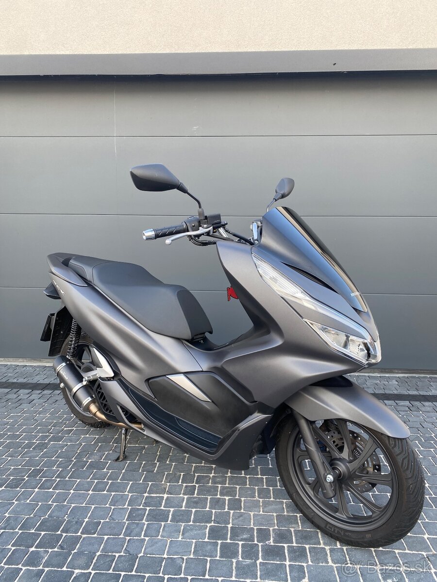 HONDA PCX 125 - najeto 734 km - 2