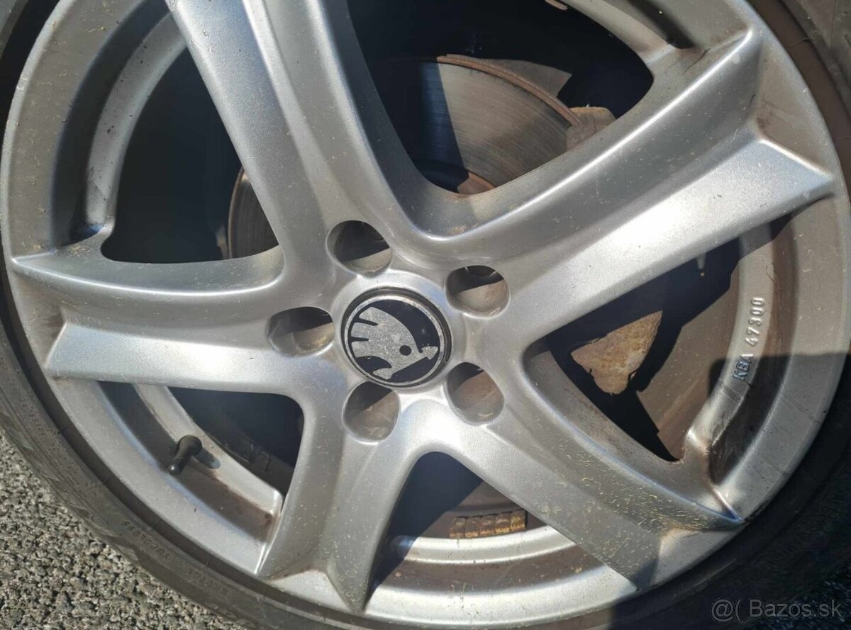 Stredové krytky - pukličky kolies ŠKODA / VRS . - 2