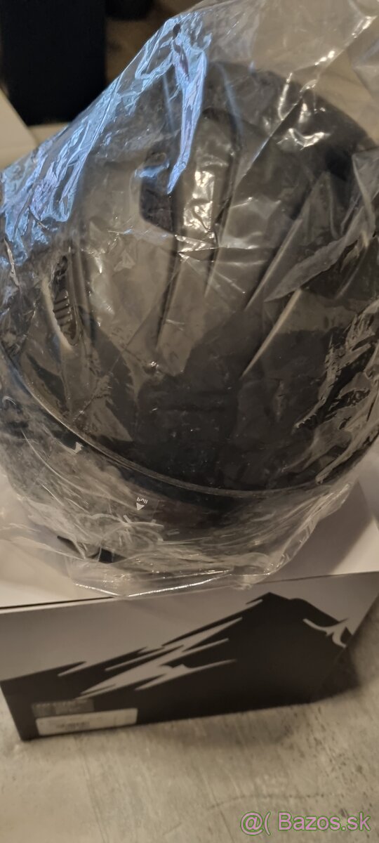 Prilba s okuliarmi - 2