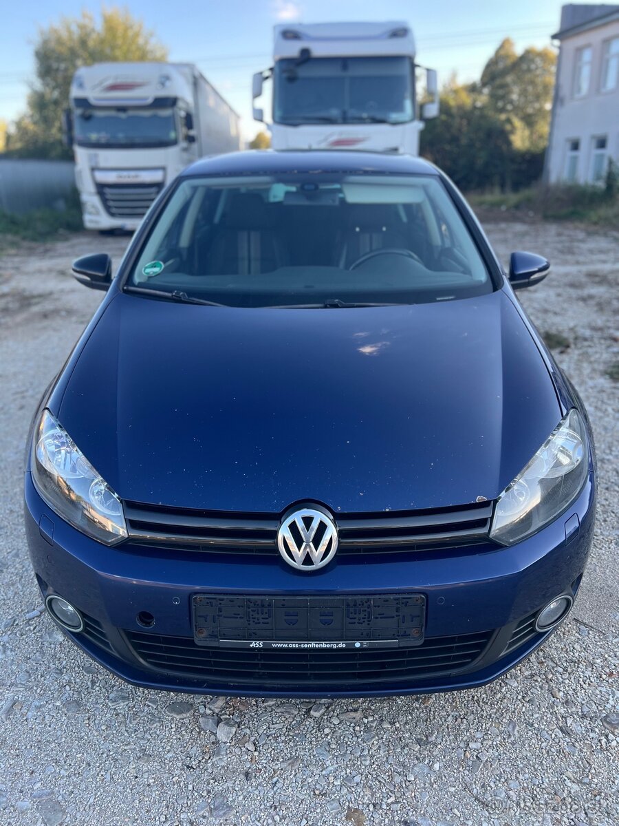 Volkswagen Golf 1.6TDI Bluemotion - 2