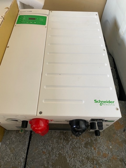 Predám 3ks fotovoltaický menič Schneider Electrics - 2