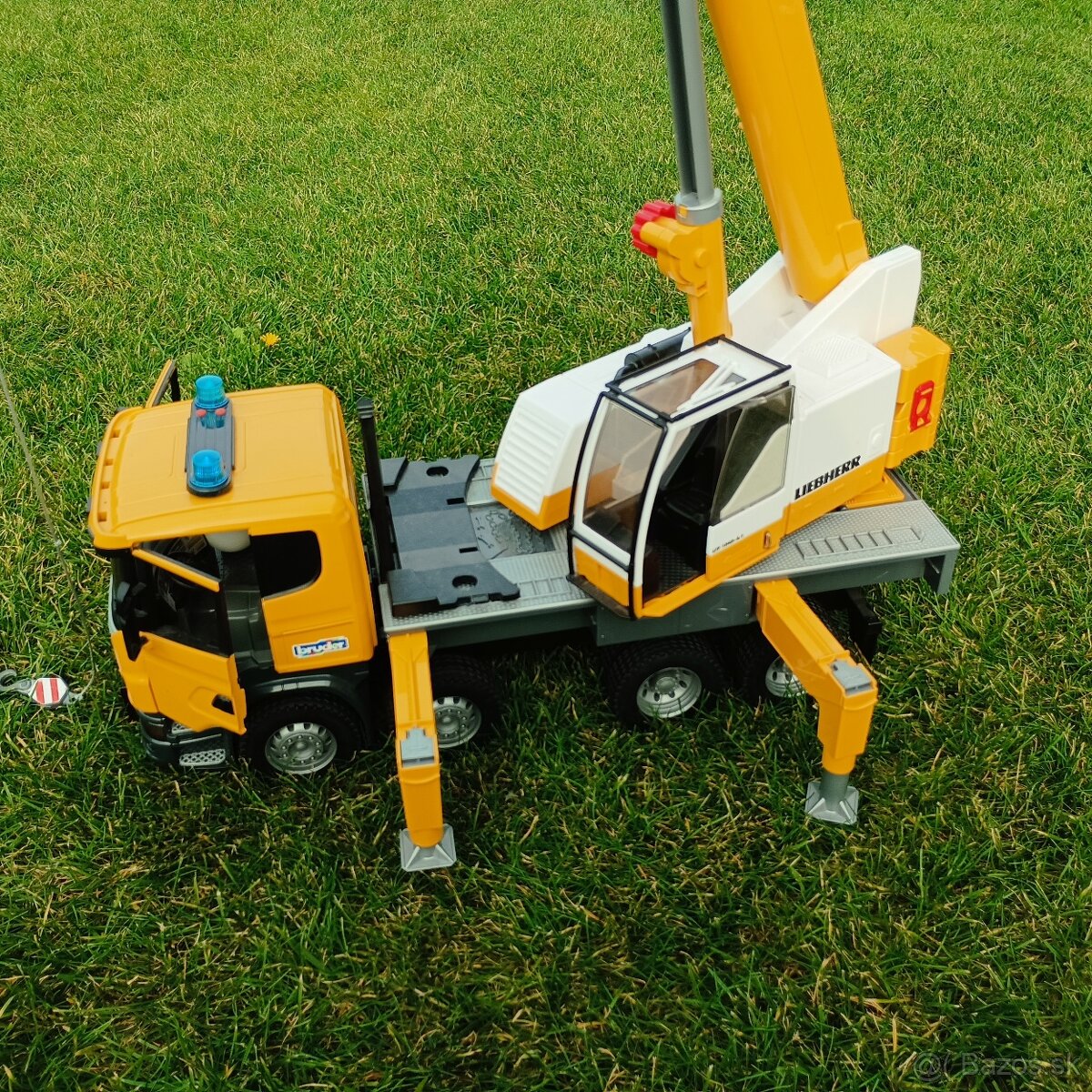 Veľké smetiarske auto a žeriav - 2