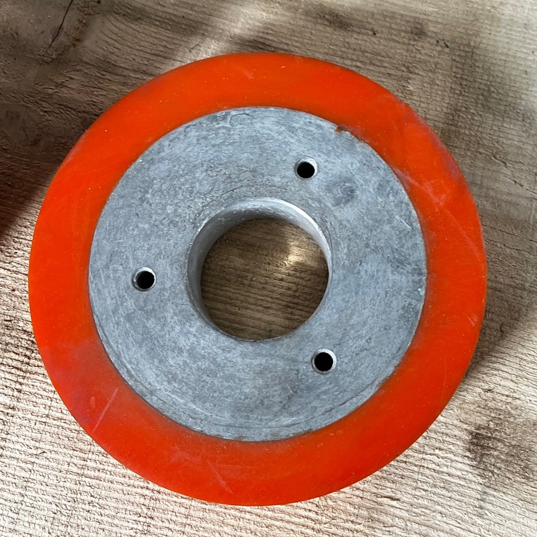 NOVÉ Prítlačné valčeky - Kolieska, demontované z rozmetadla - 2