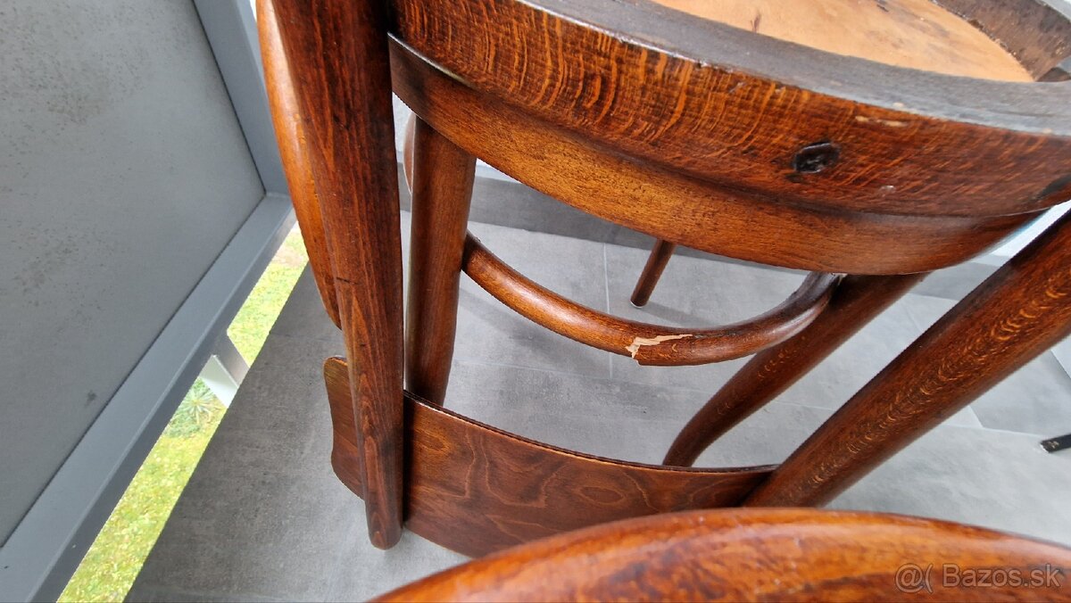 Darujem stoličky po prababke. - 2