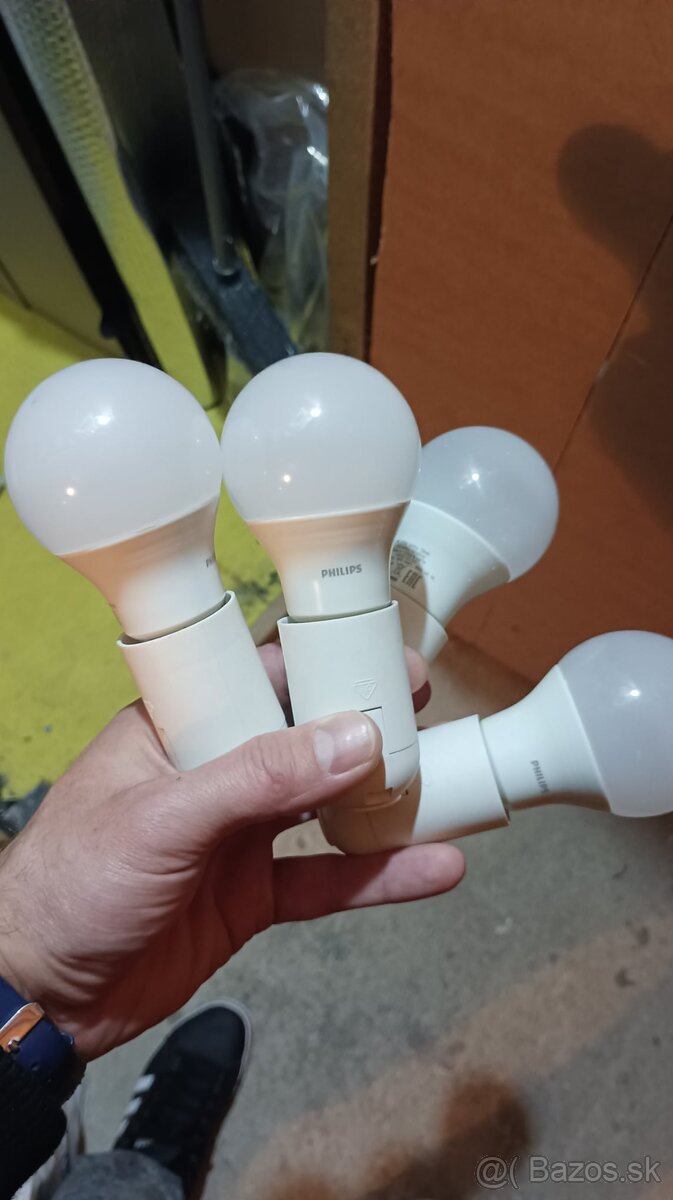 PHILIPS Led ziarovky 9W 2700K s objímkami 5ks - 2