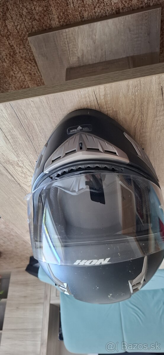 Predám moto helmu - 2