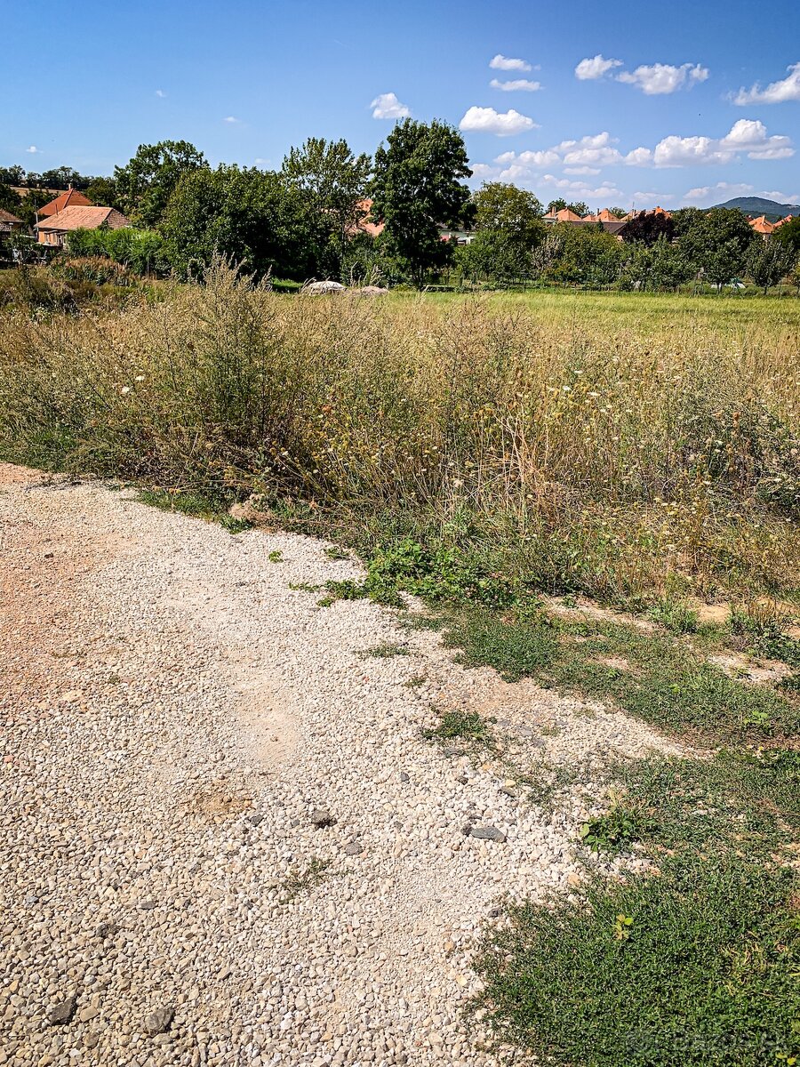 Pozemok na predaj, obec Čeľadice - 2