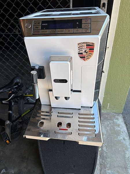 DeLonghi kavovar biely - 2