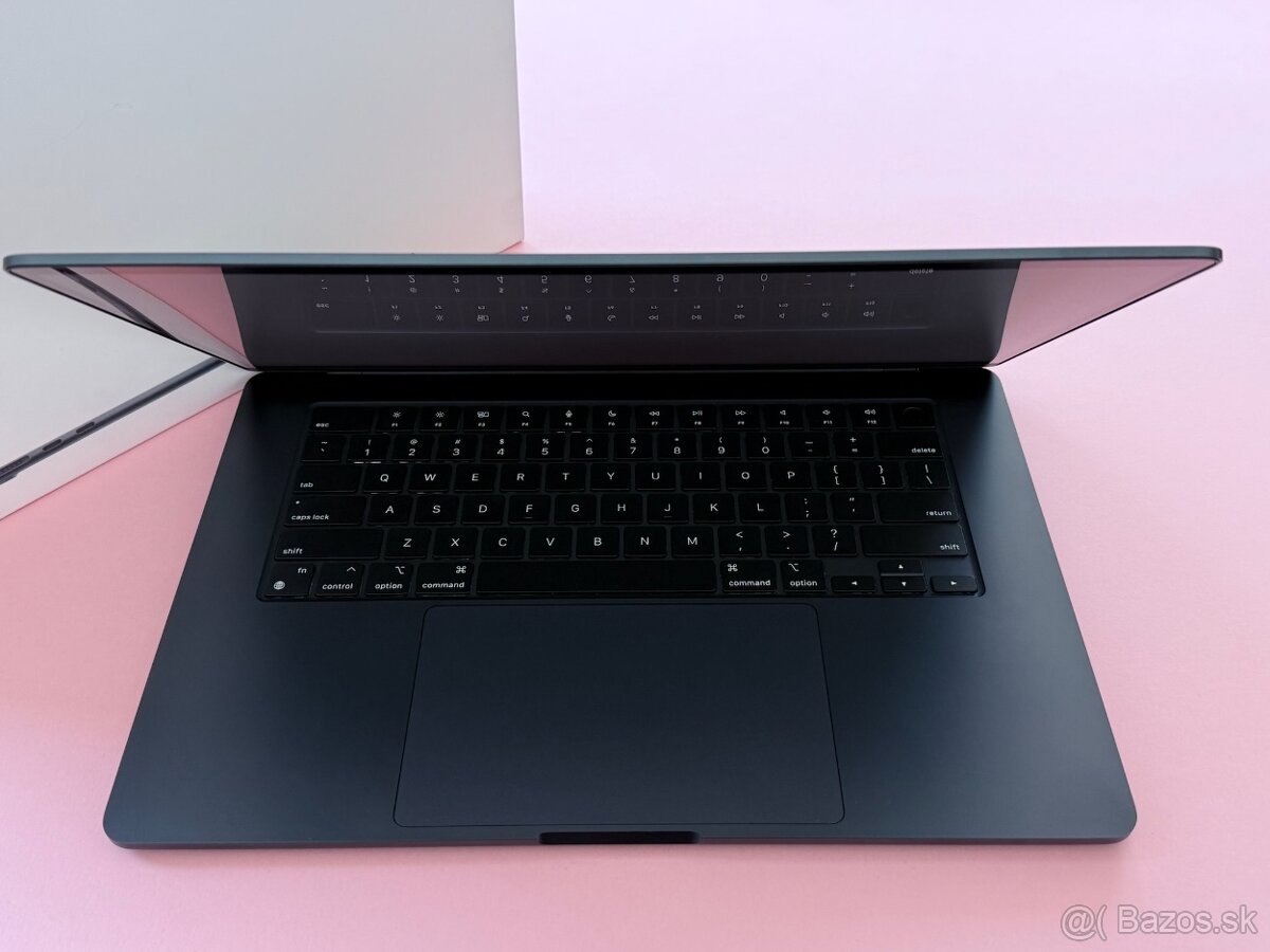 MacBook Air M3 2024 15 - palcový 8GB / 256GB - 2