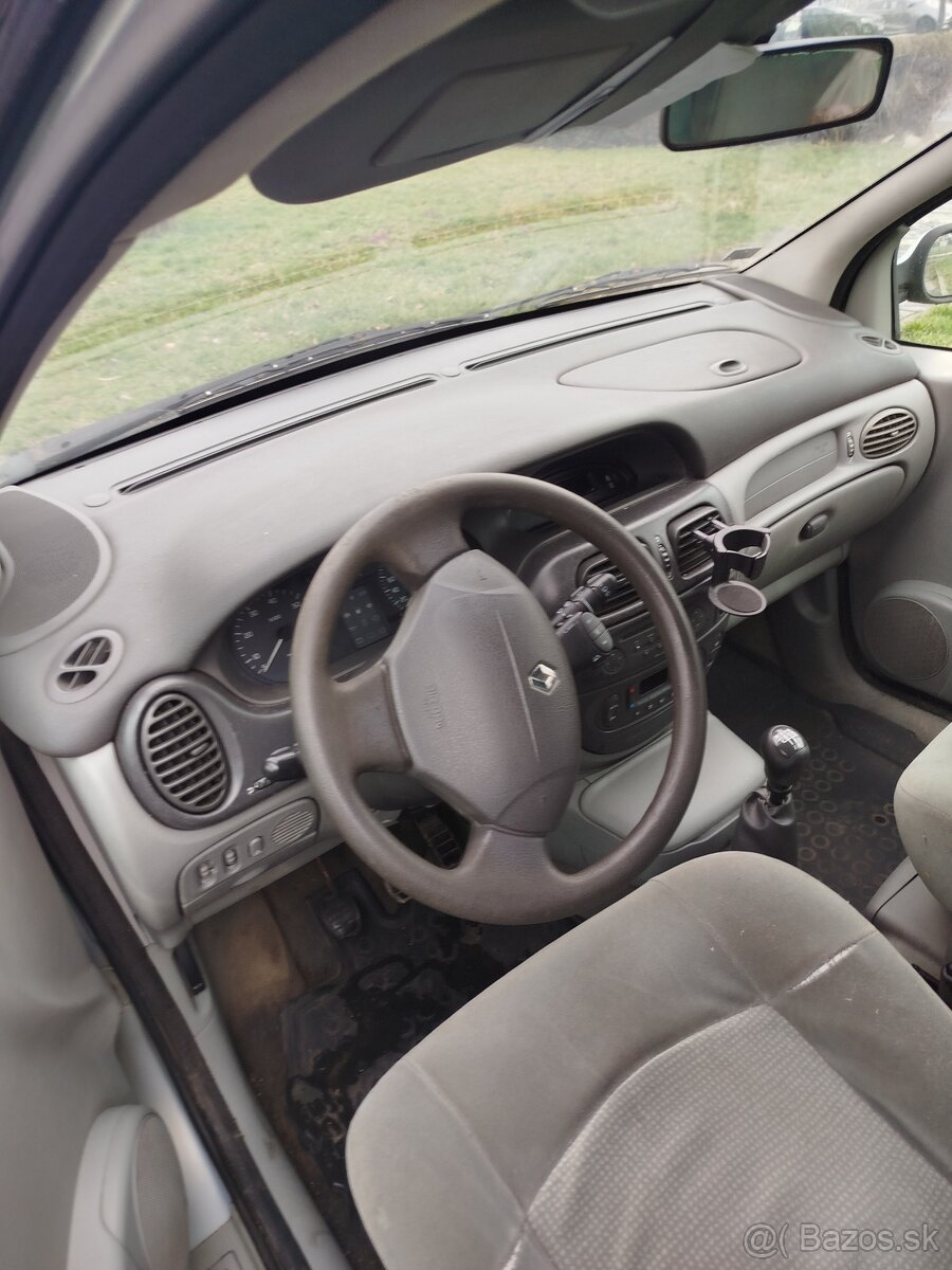 Renault Megane Scenic - 2