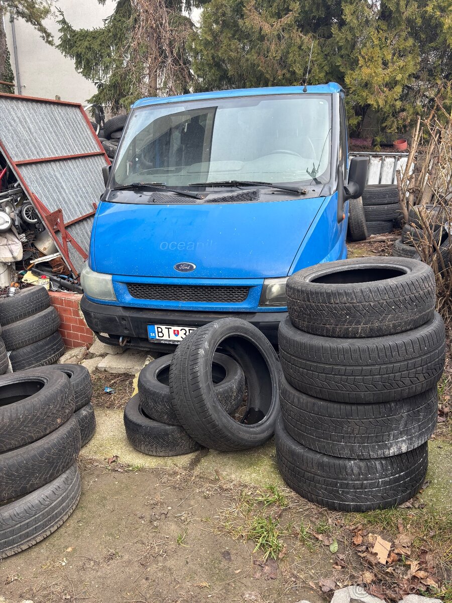 Ford Transit 6 miestny - 2