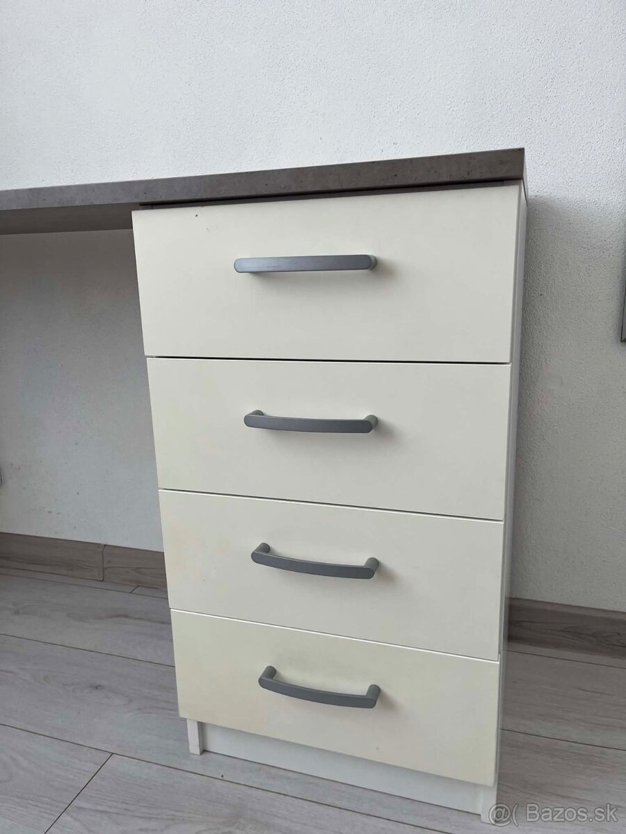 Pisaci stol - 2