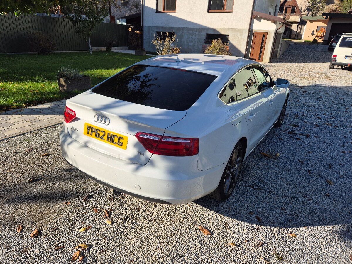 Predám Audi A5 2.0tdi 140kw - Automat 8m - DOVOZ GB- - 2