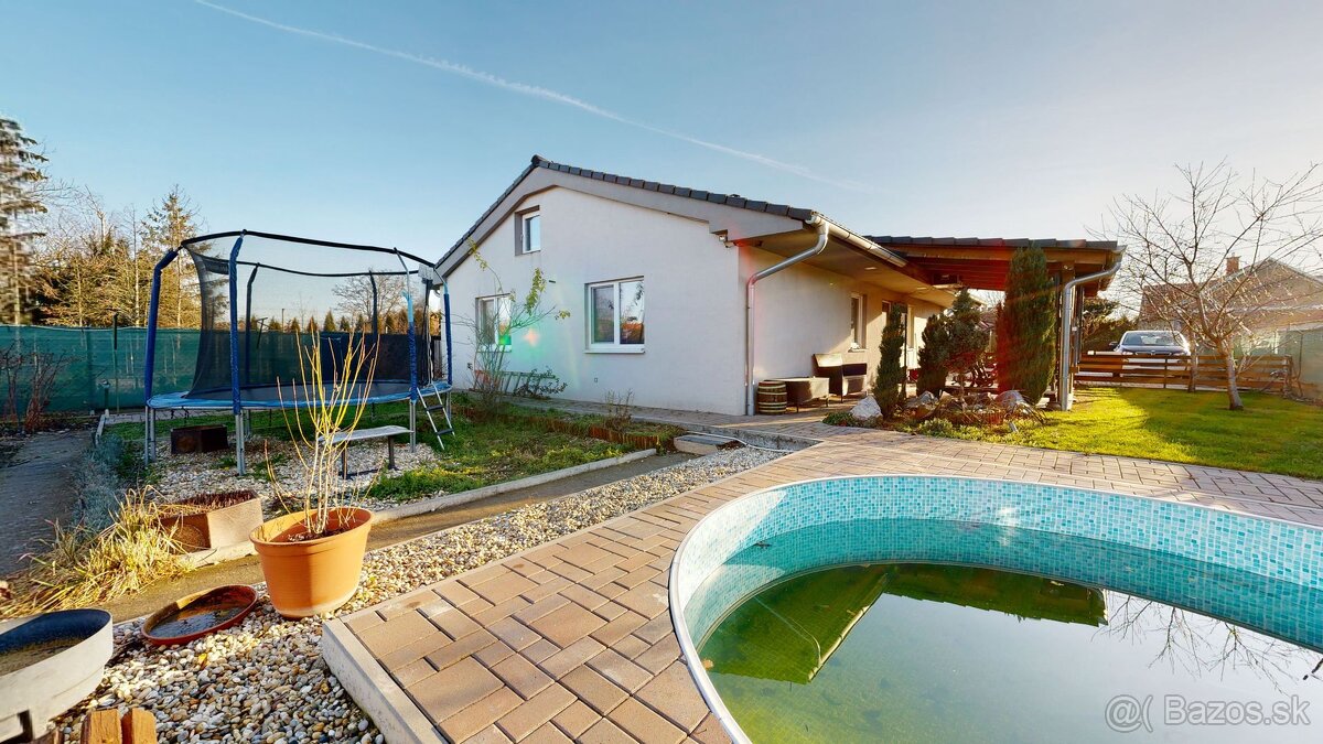 Dva domy za cenu jedného na pozemku s výmerou 1025m2 - 2