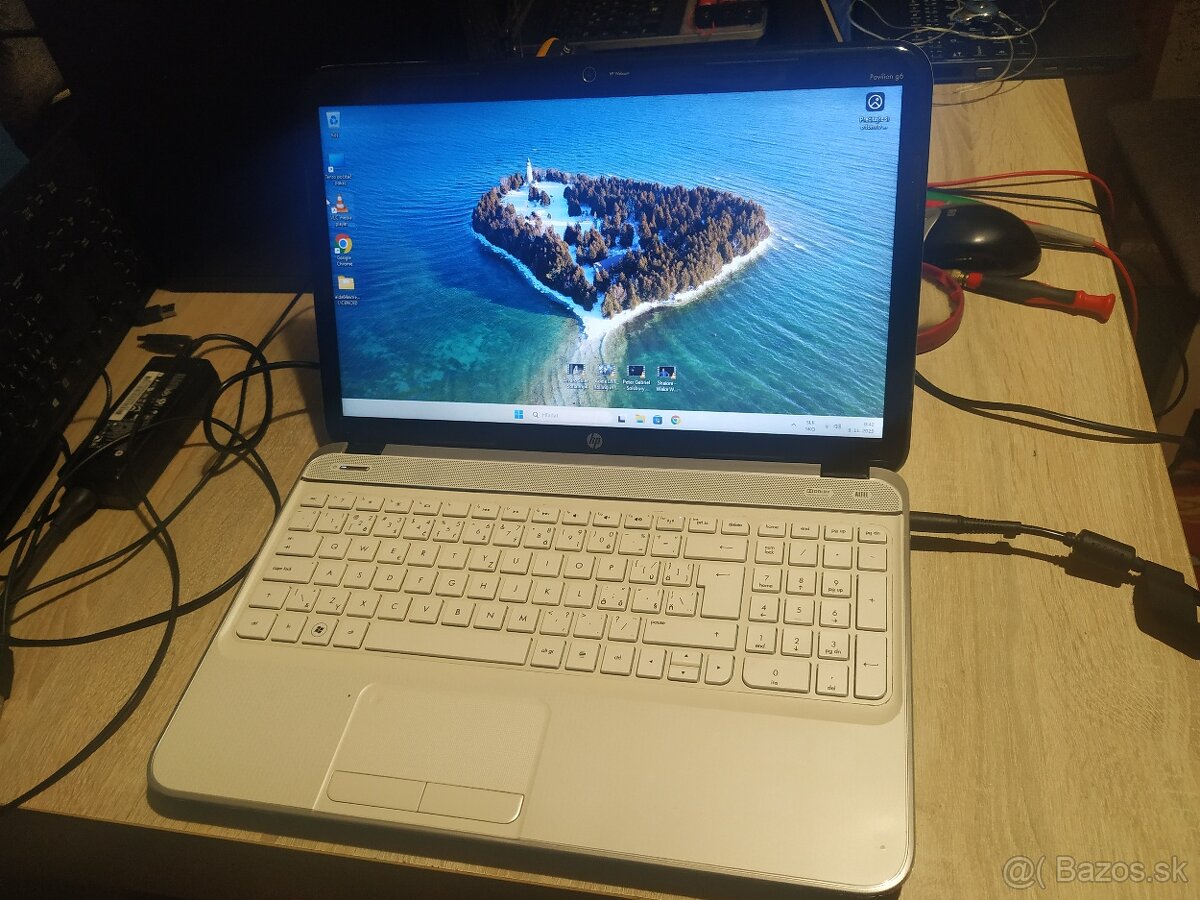 HP. 15,6“ LED. Nový SSD 256 GB. Grafika 2 GB. Nová baterka. - 2