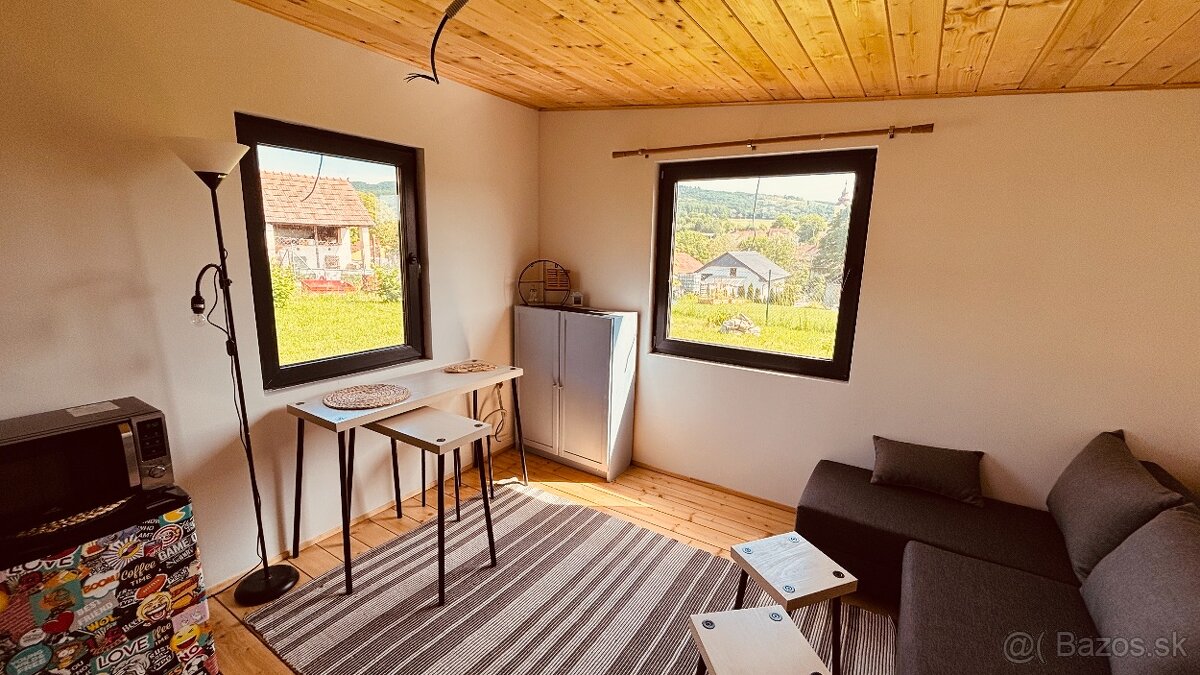 Ladice - Krásny stavebný pozemok 863 m2 s chatkou - 2