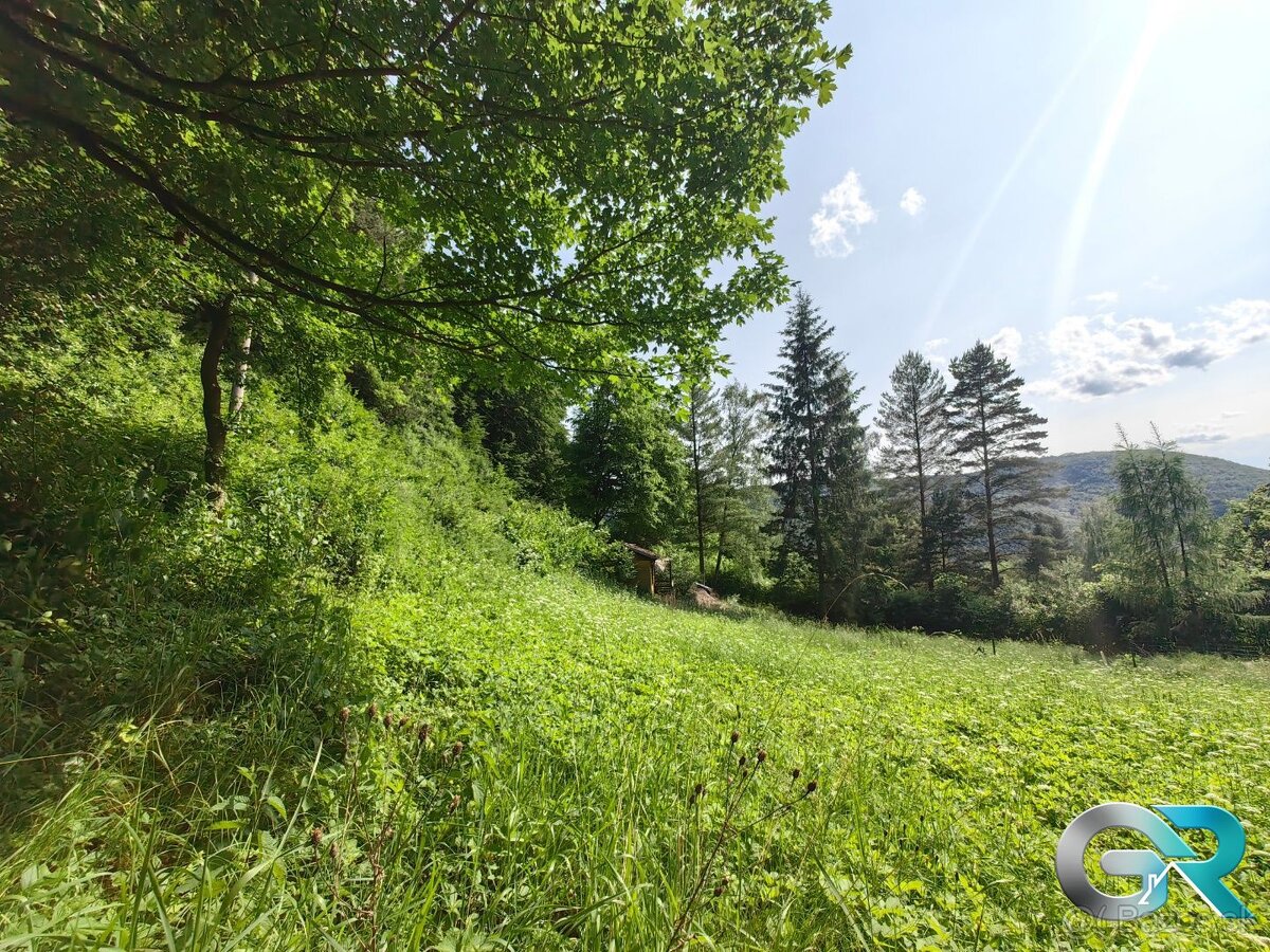 Ponúkame Vám na predaj krásny, slnečný pozemok Trenčianske T - 2