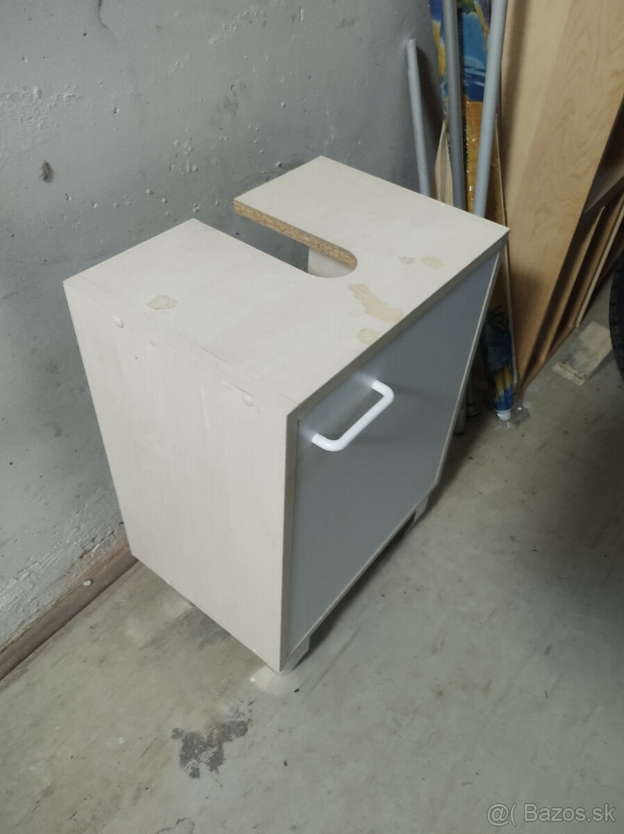 (42) Nábytok a doplnky do kúpeľne - 2