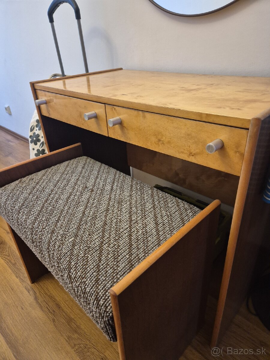 Retro nábytok - zrkadlo, stolík a taburetka - 2