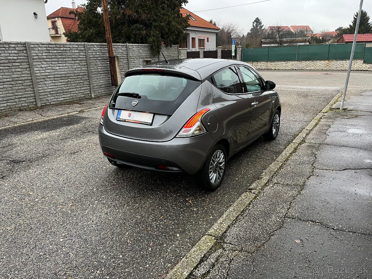 Lancia Ypsilon Gold 1.2i - 2