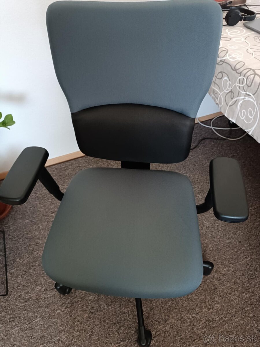 Predam kancelarsku stolicku - 2