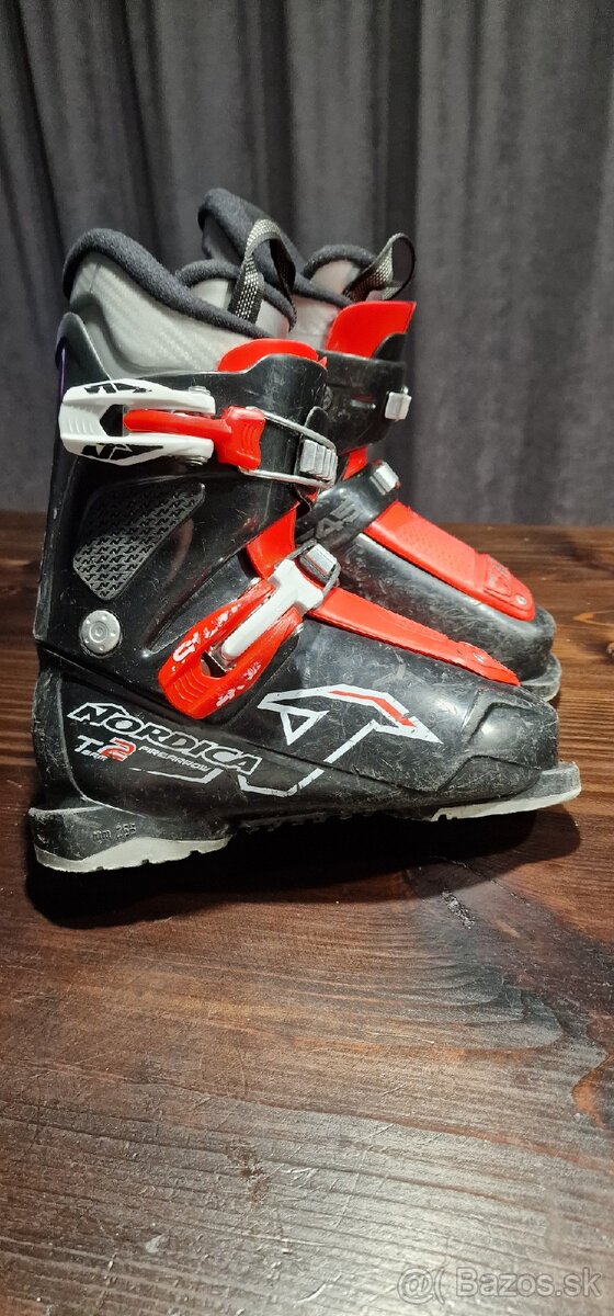 Predám lyže Salomon, helmu Rossignol, lyžiarky Nordica - 2