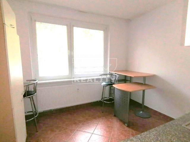 NA PREDAJ 2- IZBOVÝ BYT V TRENČ. TEPLICIACH, SNP 67 M2 S... - 2